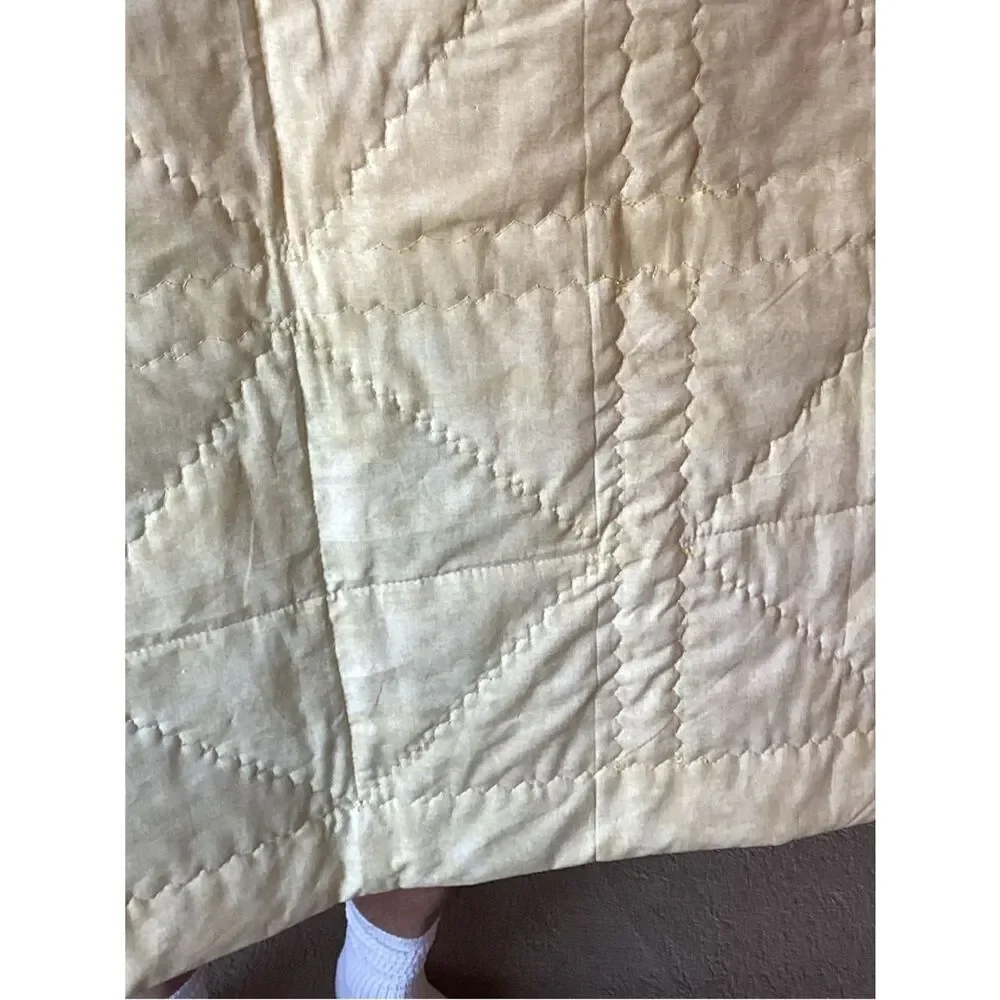 NWT. Hand Crafted  Star Bees Quilt